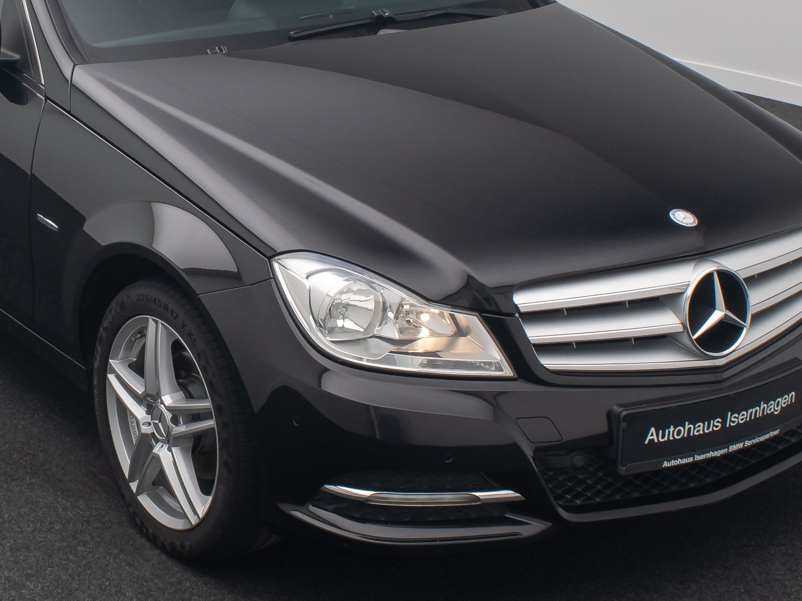 Fahrzeugabbildung Mercedes-Benz C 180 BlueEfficiency AHK Navi HiFi PDC KlimaAut