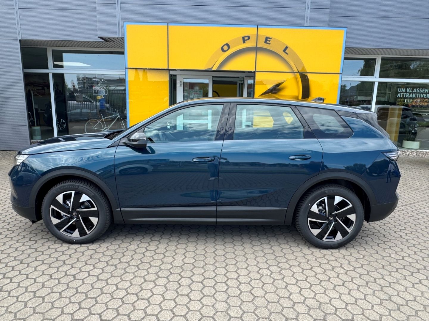 Fahrzeugabbildung Opel Grandland 1.2 Edition SHZ+LHZ+Kamera+Allwetter