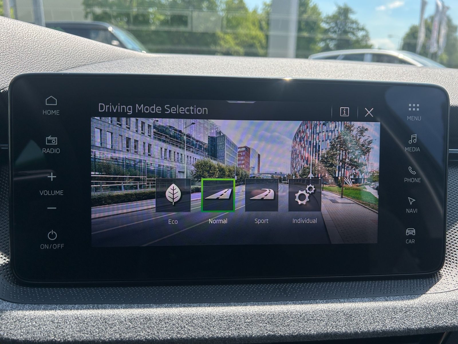 Fahrzeugabbildung SKODA Kamiq 1.0 TSI Selection MATRIX AHK