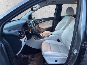 Mercedes-Benz B 200 Urban AHK+Kam.+KeyLess+LED+Navi+SHZ+LM