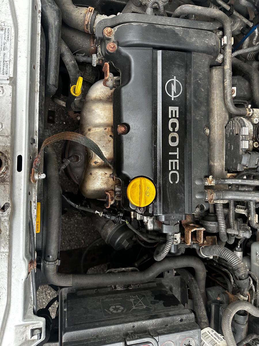 Opel Astra 2009 — photo 8
