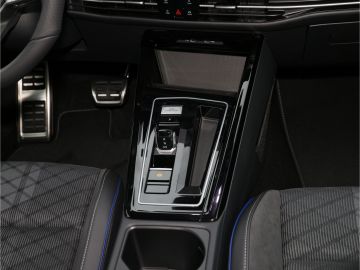 Volkswagen Golf VIII R-Line 1.5 eTSI DSG 2 J. Garantie