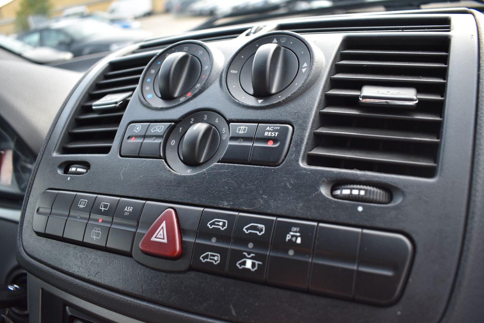 Fahrzeugabbildung Mercedes-Benz Viano 2.2 CDI extralang KLIMA/PDC/AHK/6 Sitze