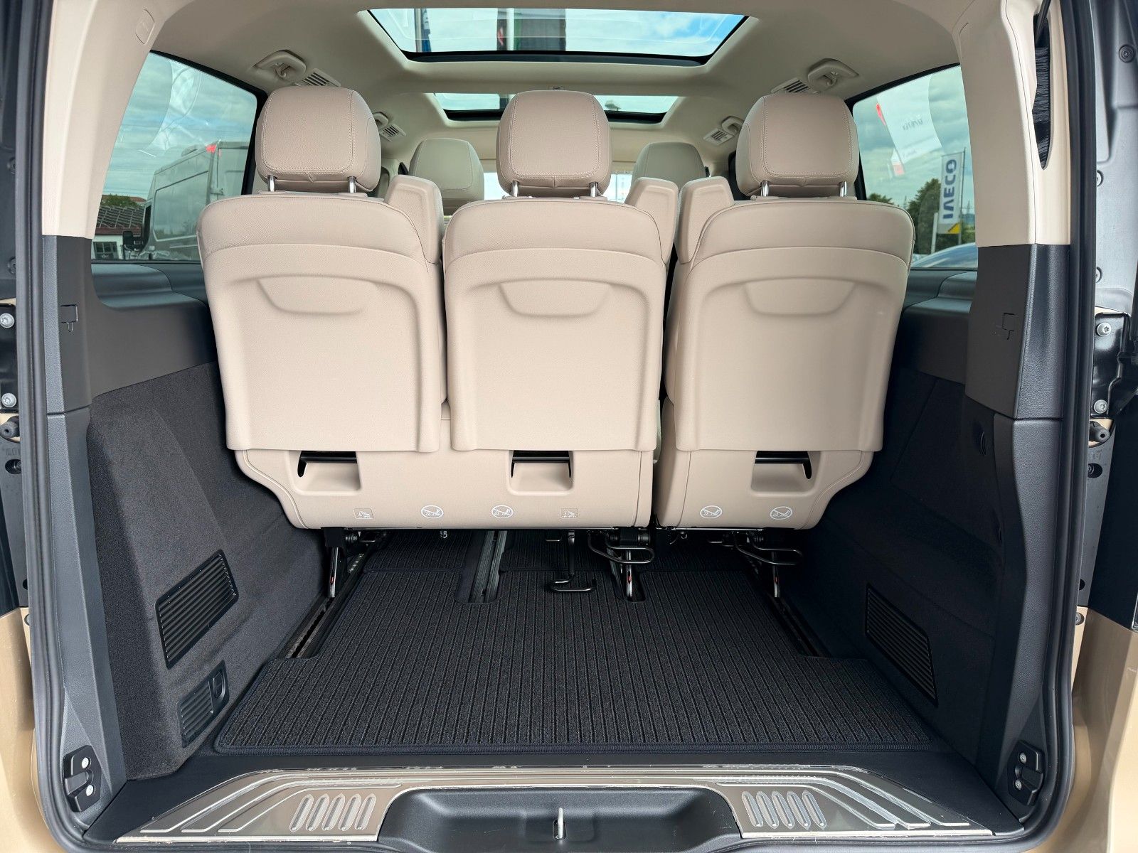 Fahrzeugabbildung Mercedes-Benz V 250 d AVA DISTRONIC AHK 2,5to Stdheiz Panorama