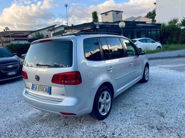 Volkswagen Touran - 10