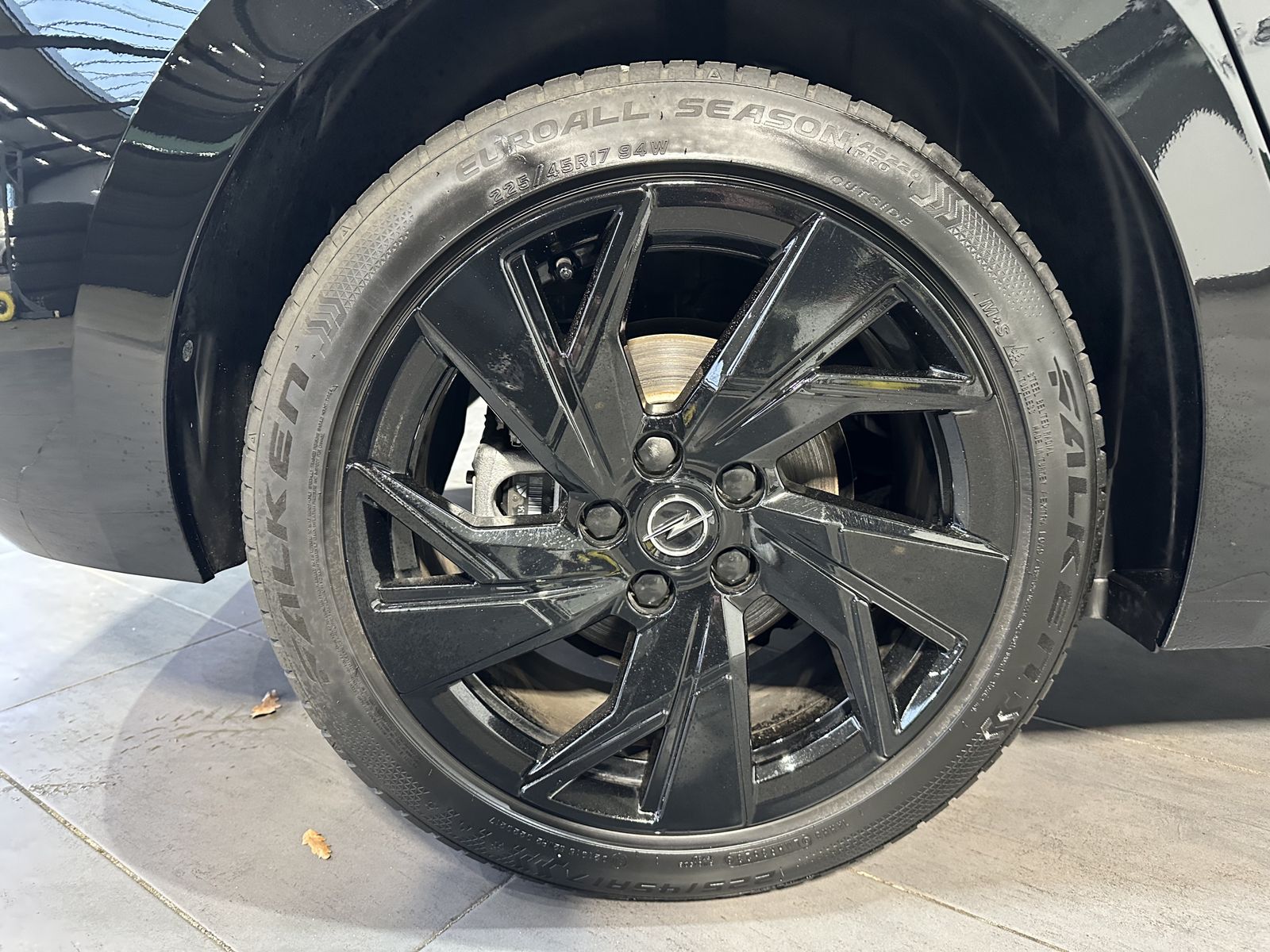 Fahrzeugabbildung Opel Astra SpT 1.2 Turbo GS Aut. NAV+LED+360°+17ZOLL