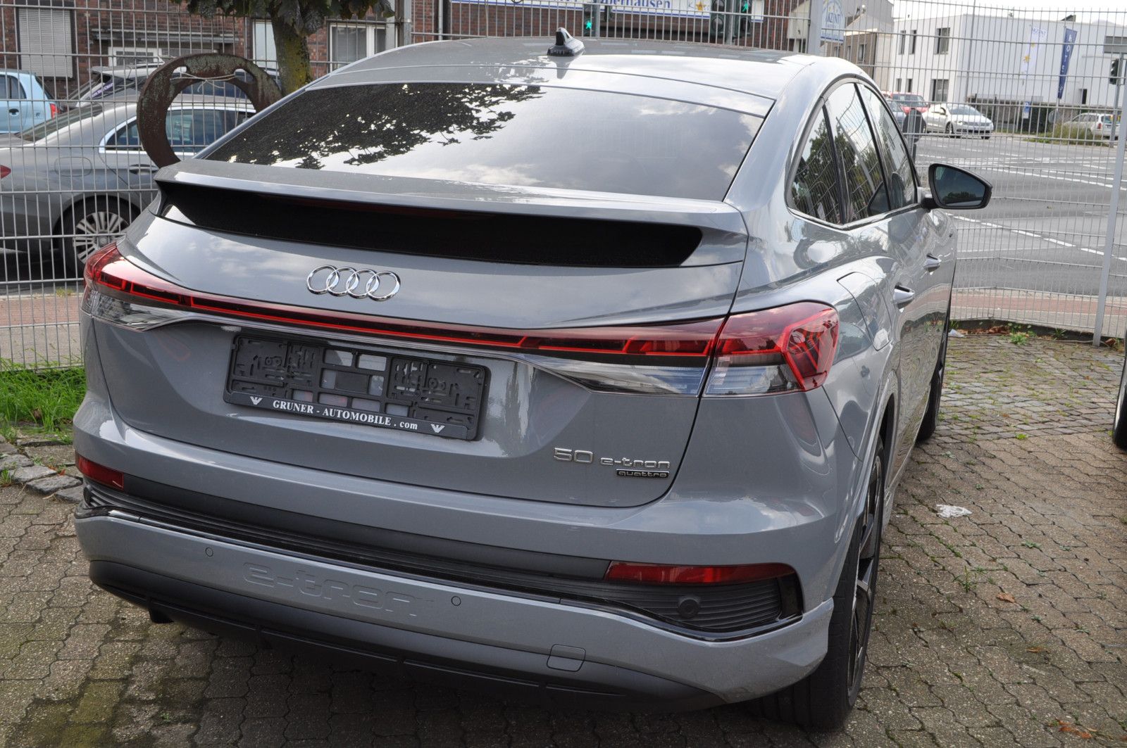 Fahrzeugabbildung Audi Q4 e-tron Sportback 50 e-tron quattro