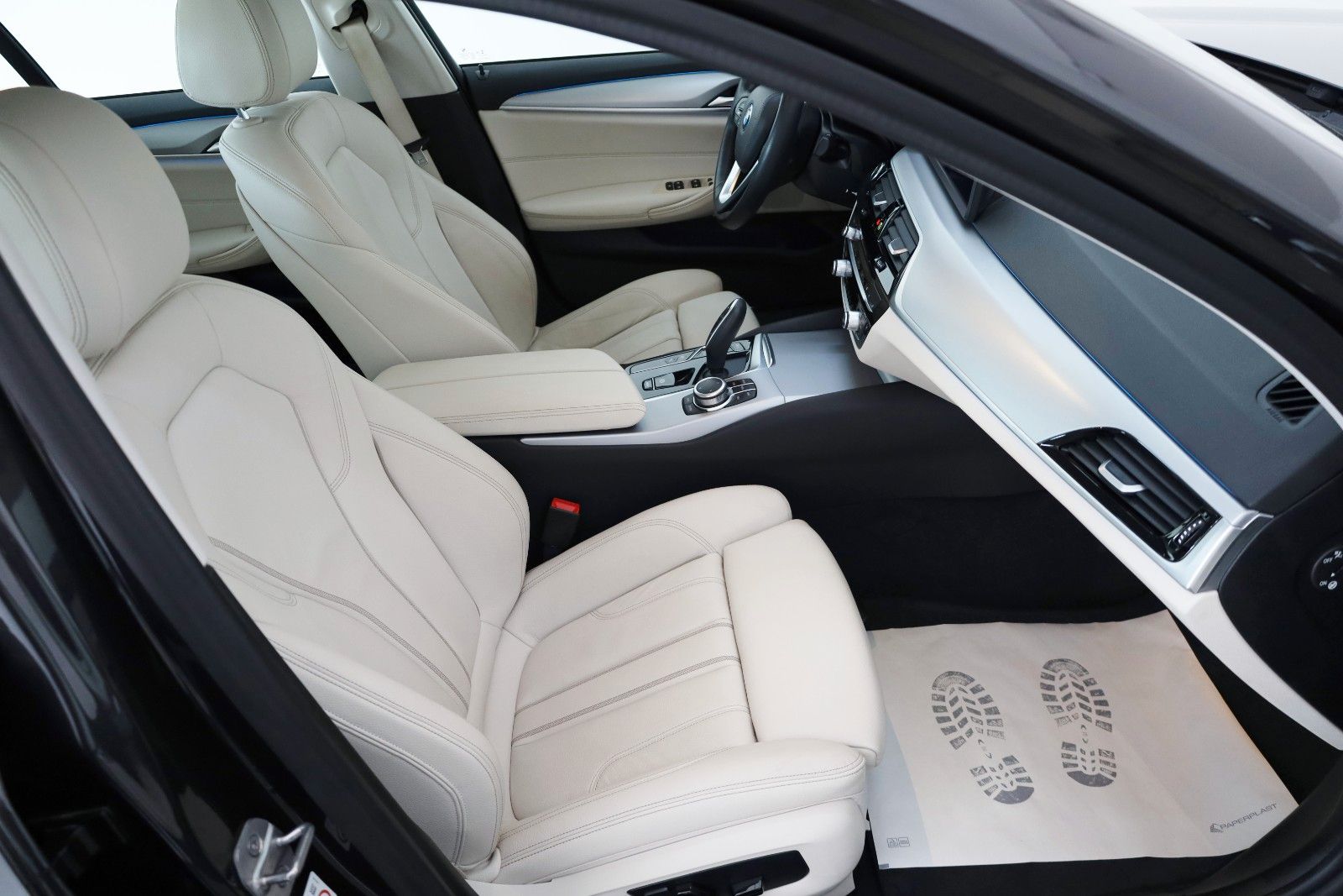 Fahrzeugabbildung BMW 530e Leder,Navi,LED,SpSi,SH,Kamera,Parkassist.