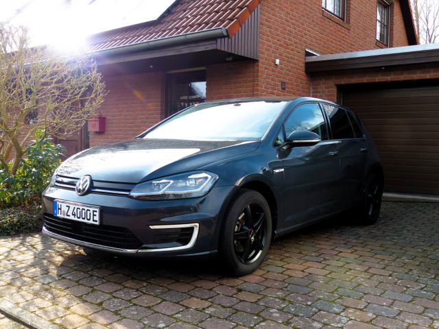 Volkswagen VW e-Golf  LED Navi CCS Sitzheizung Scheckheft  