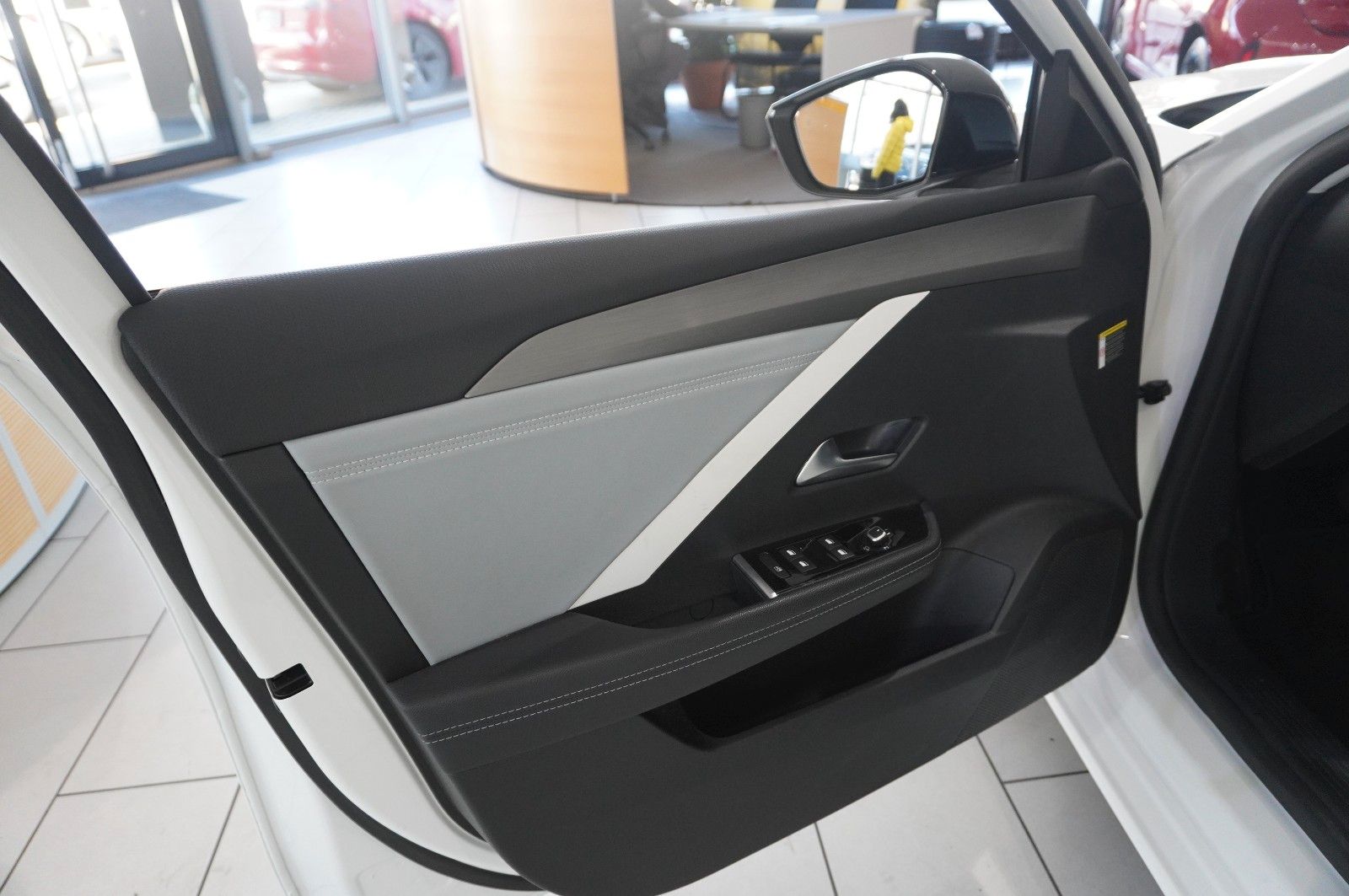 Fahrzeugabbildung Opel Astra L Lim. 1.2T ELEGANCE NAVI/LED/KAMERA/SPORT