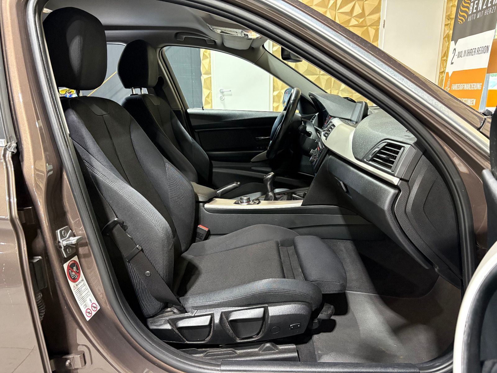 Fahrzeugabbildung BMW 325 Baureihe 3 Touring 325 d/NAVI/PDC/SHZ/KLIMA/