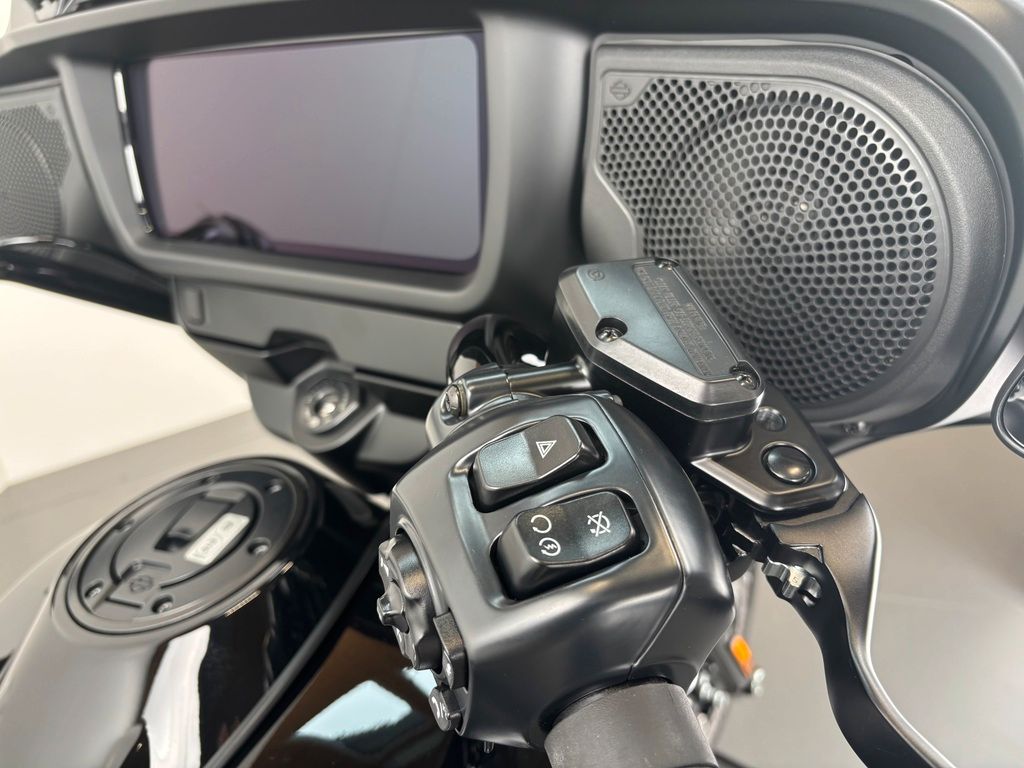 Fahrzeugabbildung Harley-Davidson STREET GLIDE FLHX *NEUWERTIGER ZUSTAND*