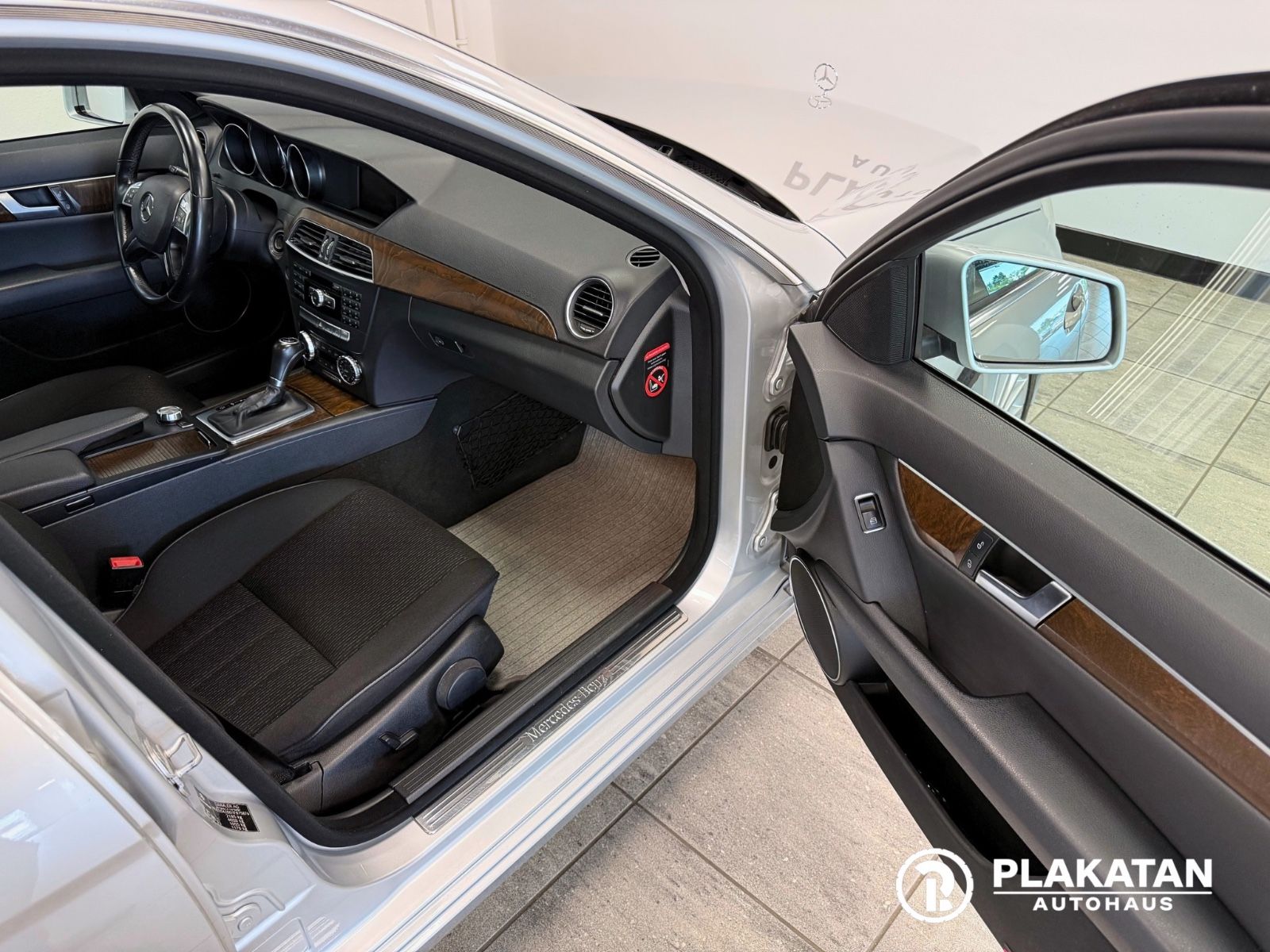 Fahrzeugabbildung Mercedes-Benz C 180CDI T-Model Bi-Xenon Automatik NAVI AHK