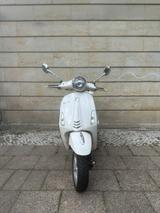 Vespa Primavera 50 2 Takter Topcase - VESPA HÄNDLER