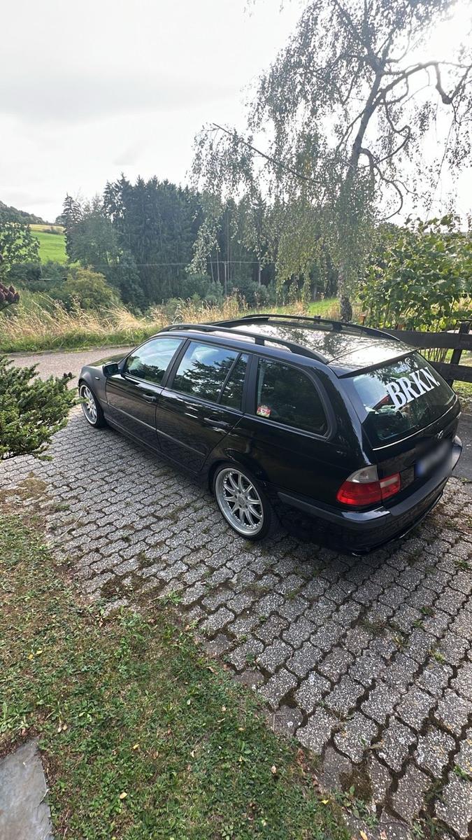 BMW 320 2005 — rear view
