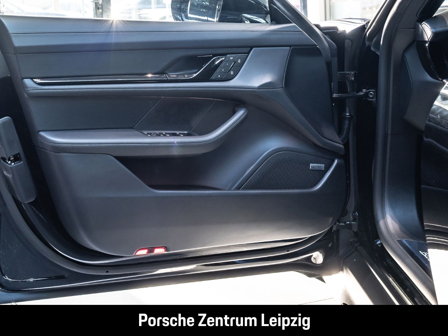 Porsche Taycan 4 Black Edition Massage HD HA-Lenkung HUD foto 18