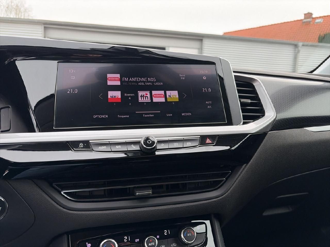 Fahrzeugabbildung Opel Grandland 1,6 Ultimate Plug-in-Hybrid