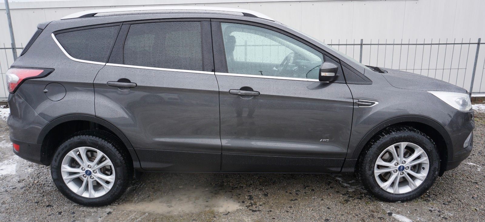 Fahrzeugabbildung Ford Kuga Titanium, Navi, Allrad, PDC, LED