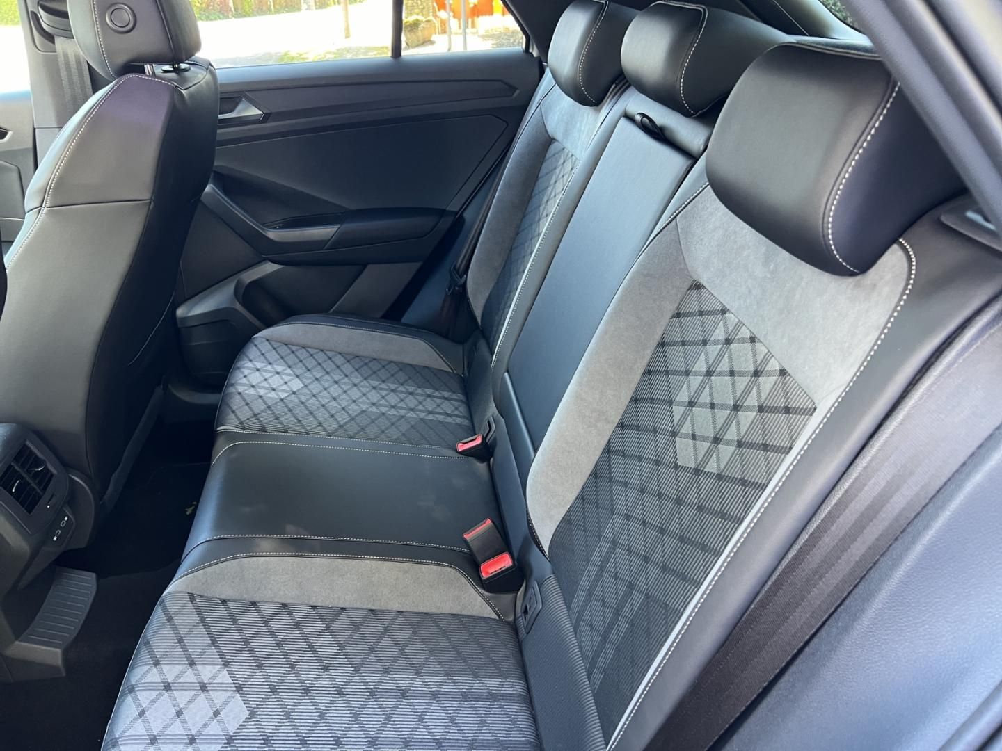 Fahrzeugabbildung Volkswagen T-ROC R-Line R-Line,AHK,Easy Open,RFK,Digitales