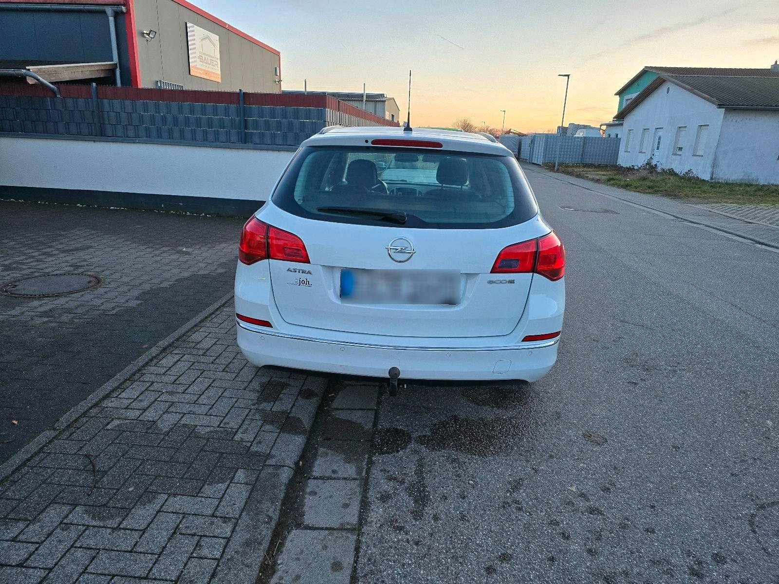 Opel Astra 2014 — engine 110 HP (81kW)