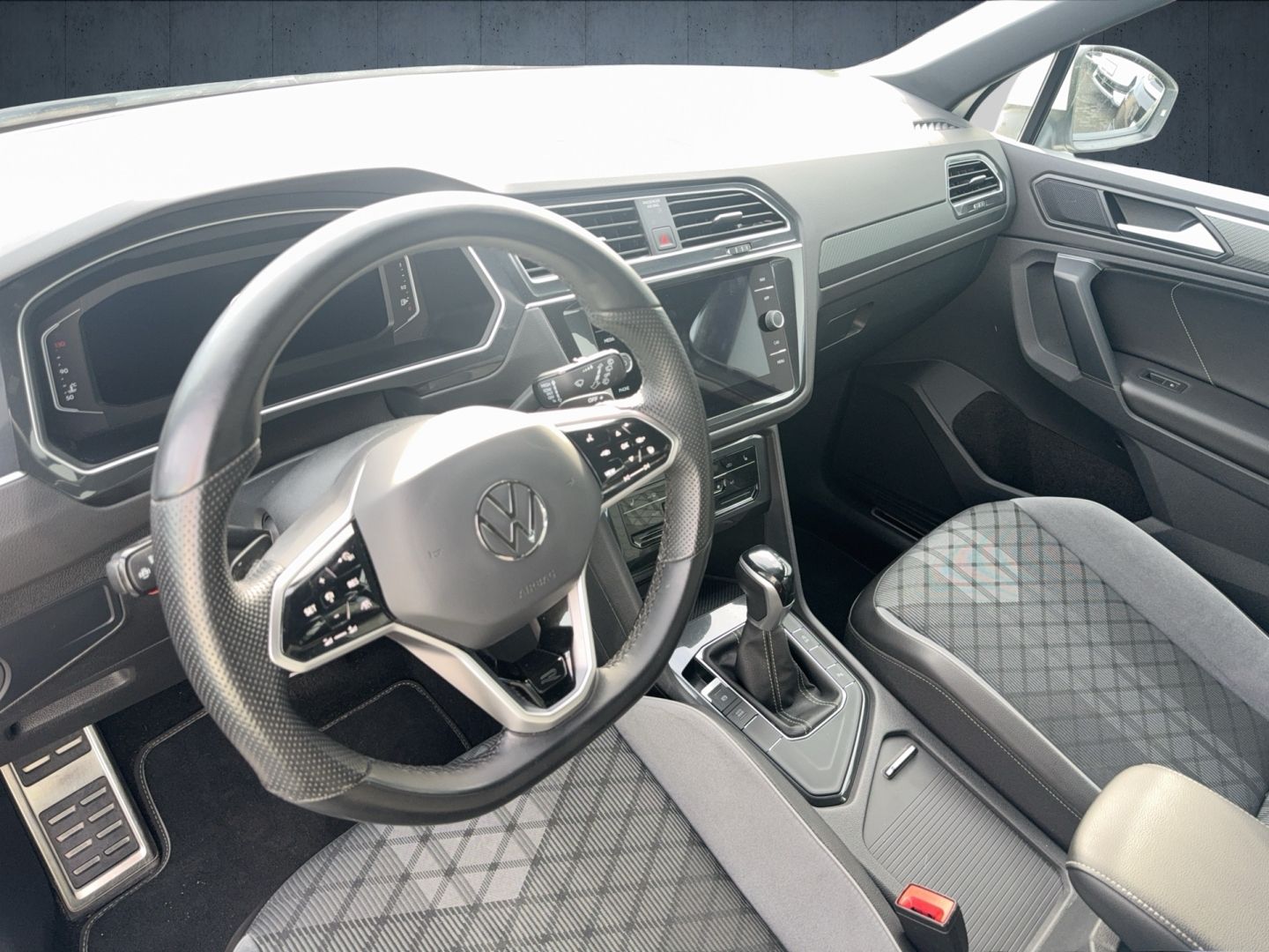 Volkswagen Tiguan R-Line 1.5 TSI DSG ACC LED CARPLAY NAVI foto 3