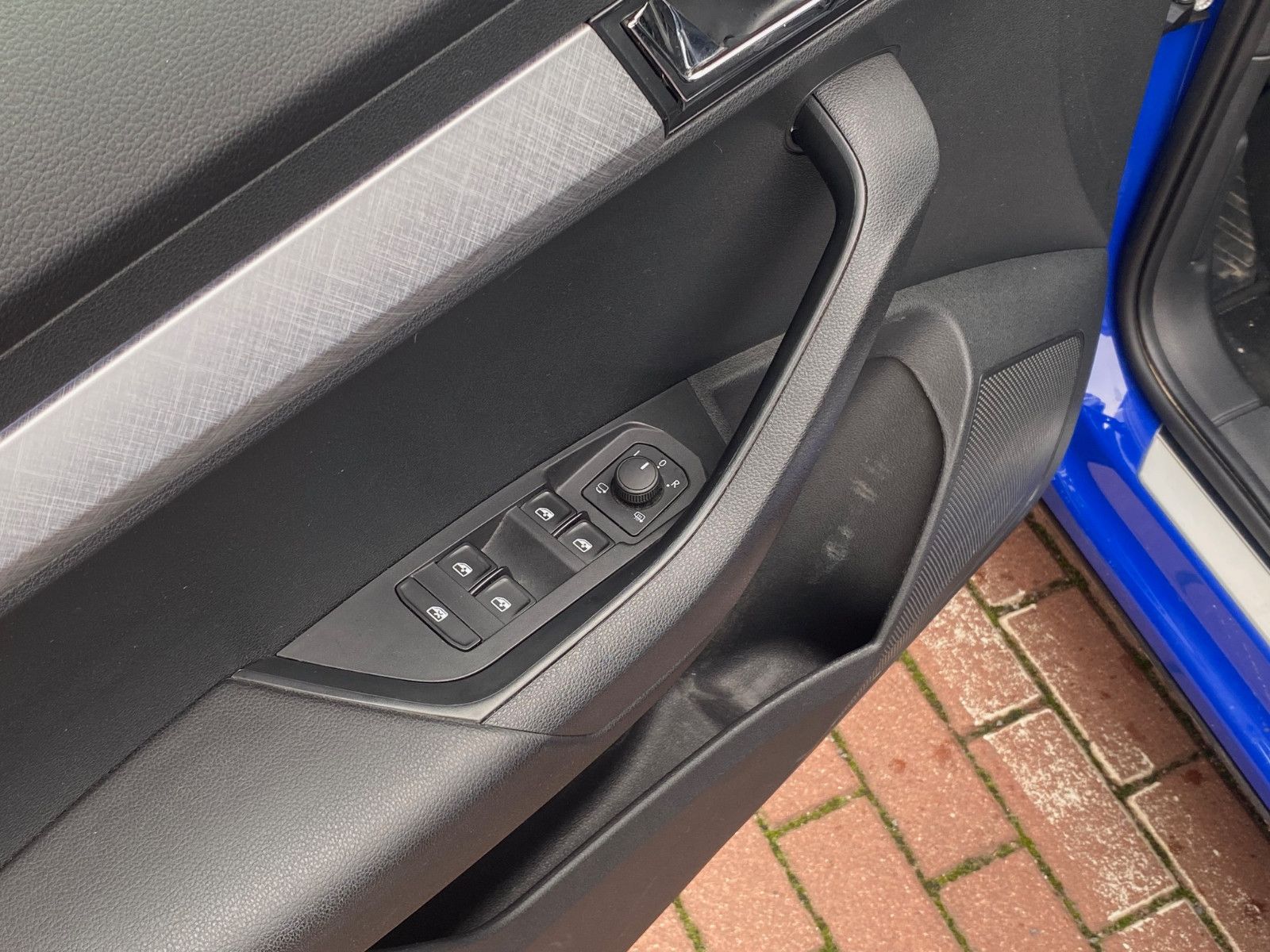 Fahrzeugabbildung SKODA Karoq Tour 2,0 TDI DSG *Navi*AHK*