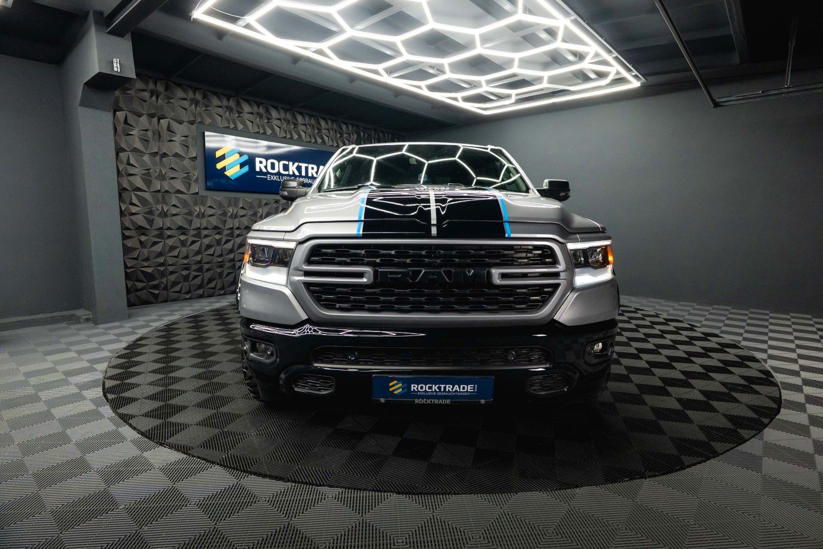 Fahrzeugabbildung Dodge RAM 5.7 V8 HEMI 4x4 OFFROAD Night PUNISHER 19%