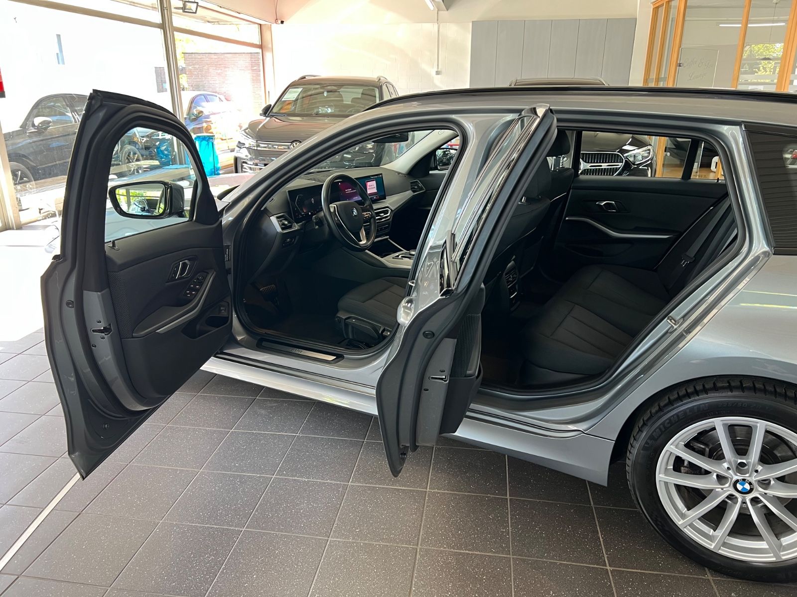 BMW 320 d xDrive Touring III DRIVING ASSISTANT III foto 7