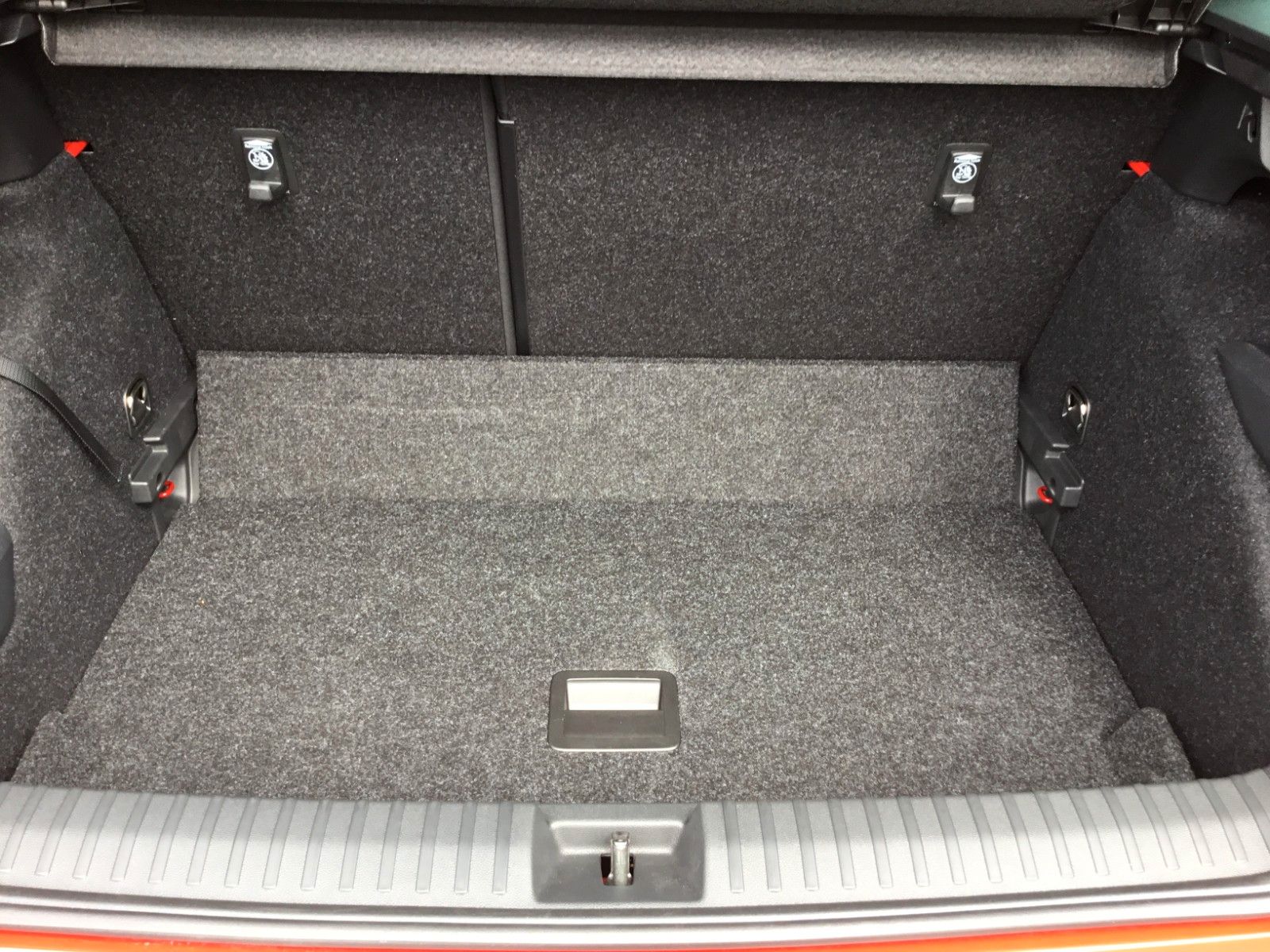 Fahrzeugabbildung SKODA Kamiq 1.5 TSI DSG Monte Carlo+AHK+Navi+Kamera