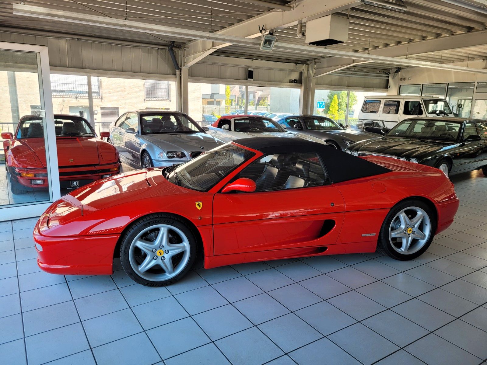 Fahrzeugabbildung Ferrari F355 Spider/Schalter/Bestzustand/Top+Original