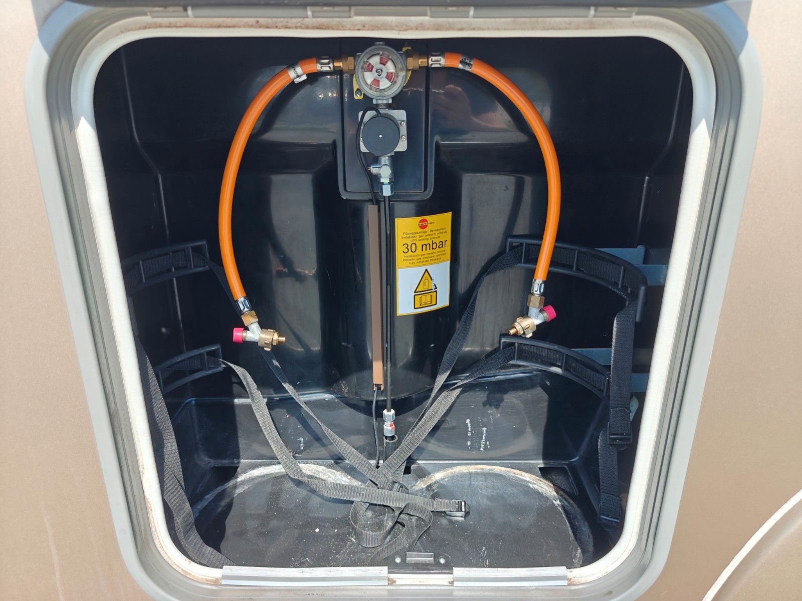 Fahrzeugabbildung Bürstner Elegance I 728 G - 150PS, SAT, TV, Navi, 2x AGM