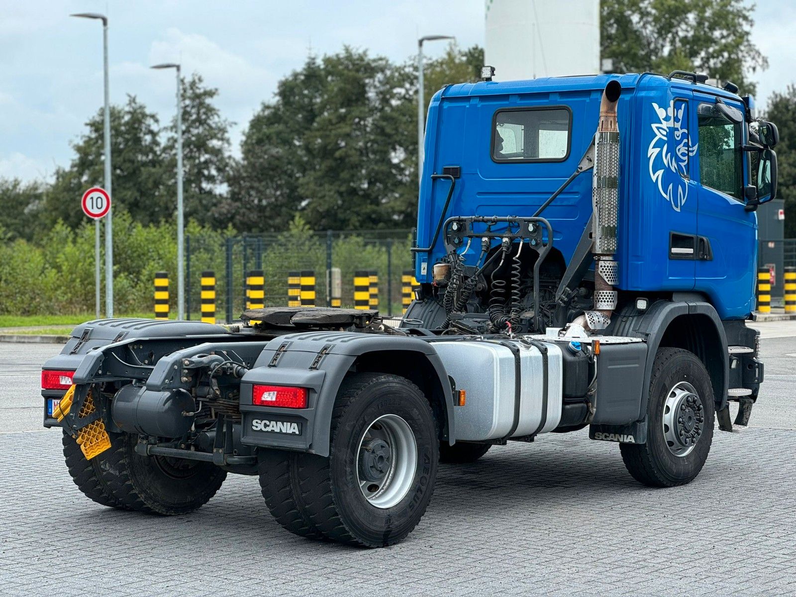 Fahrzeugabbildung Scania G450 4x4H BB Sattelzugmaschine Kipp-Hydraulik