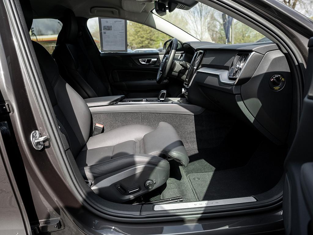 Volvo V60 Cross Country B4 AWD Plus