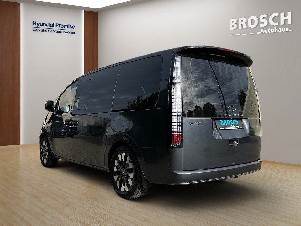 Fahrzeugabbildung Hyundai STARIA 7SITZER 2.2 CRDi 8AT SIGNATURE AHK PANO++