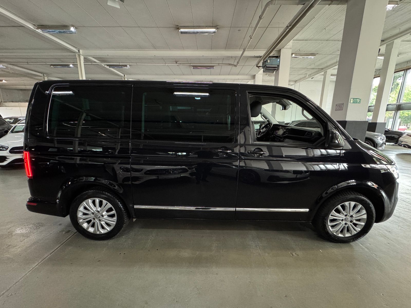 Fahrzeugabbildung Volkswagen T6.1 DSG 4MOTION IQ.DRIVE 7SITZER GENERATION SIX