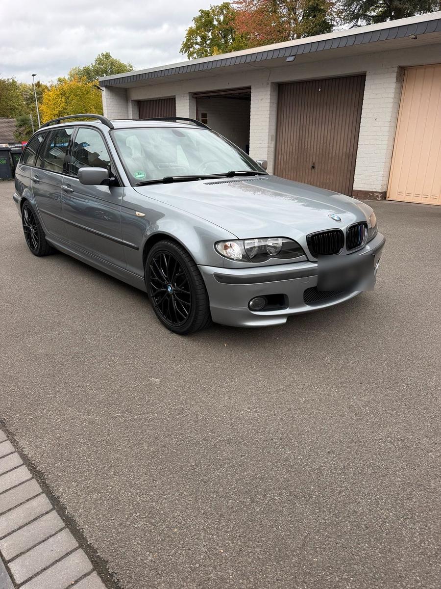 BMW 318 2004 — interior