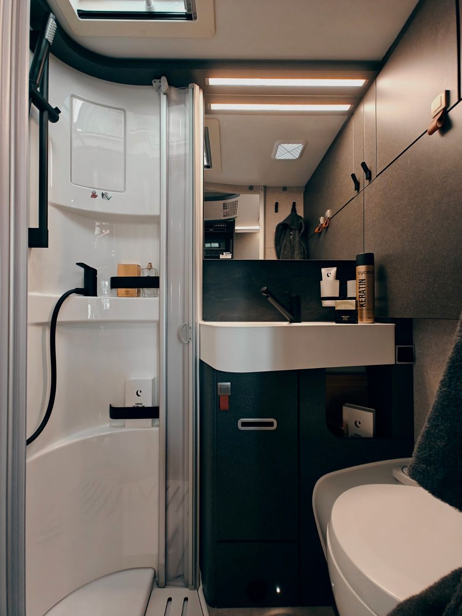 Fahrzeugabbildung HYMER / ERIBA / HYMERCAR ML - T 580 4x4² RSX - SANSIBAR® LTD. PTS PANTONE