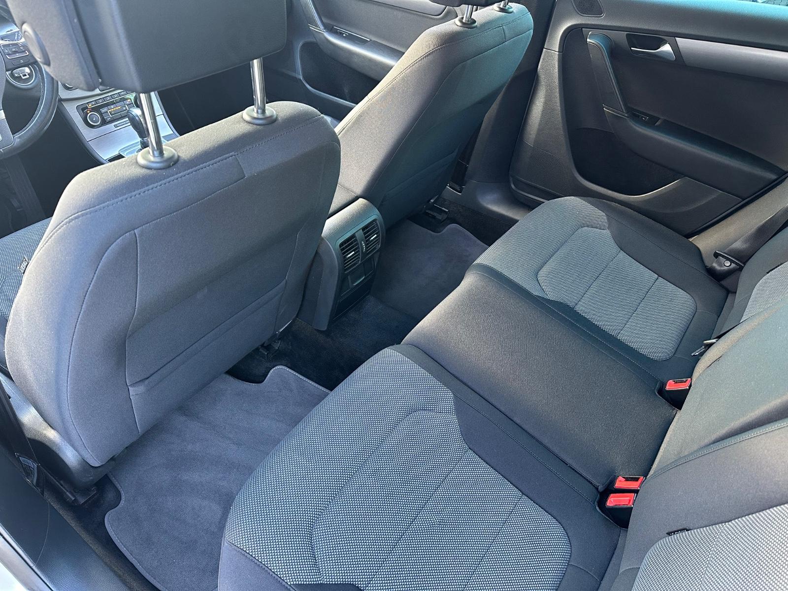 Volkswagen Passat 2011 — photo 10