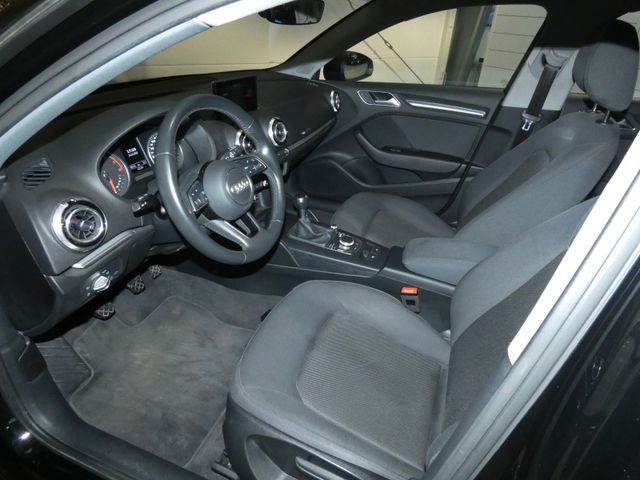 A3 SPORTBACK 30 TFSI XENON APPLE CARPLAY PDC SHZ