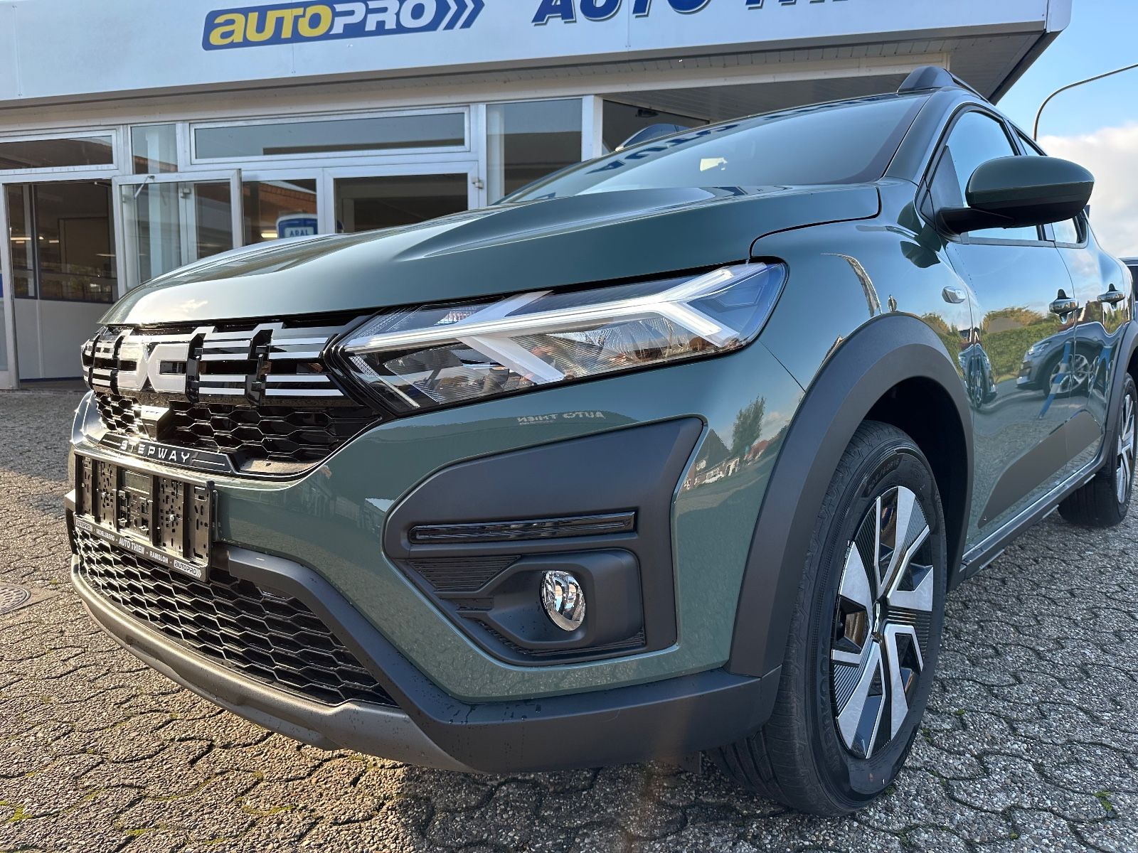 Fahrzeugabbildung Dacia Sandero Stepway Expression CVT LED/PDC/Carplay