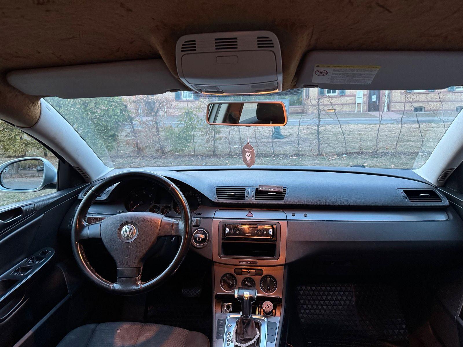 Volkswagen Passat 2008 — interior
