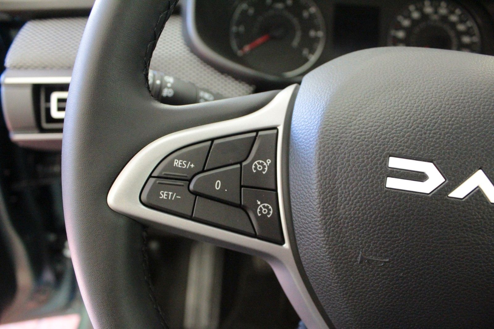Fahrzeugabbildung Dacia Sandero TCe 100  ECO G Expression*Winterpaket*