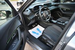 PEUGEOT 2008 e- GT NAVI 13tkm 1.Hd CAM Leder PEUGEOT 2008 e- GT NAVI 13tkm 1.Hd CAM Leder