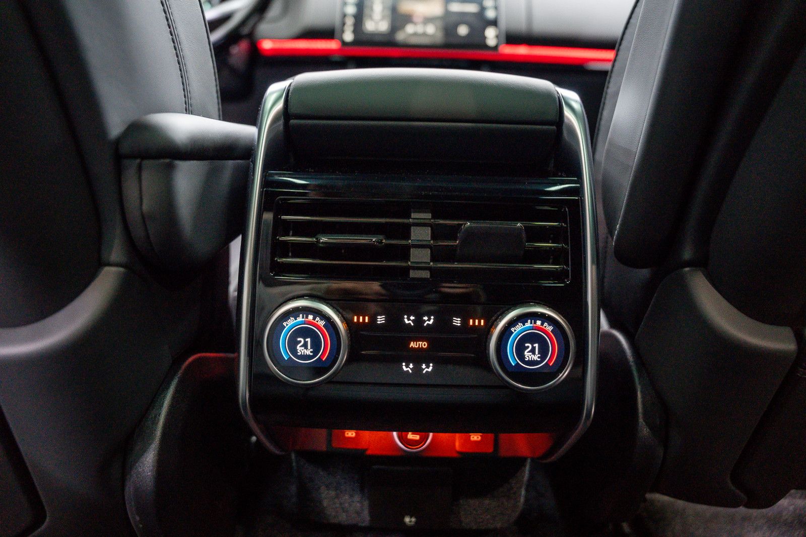 Fahrzeugabbildung Land Rover Range Rover P530 Autob. LWB Fond-TV 23''