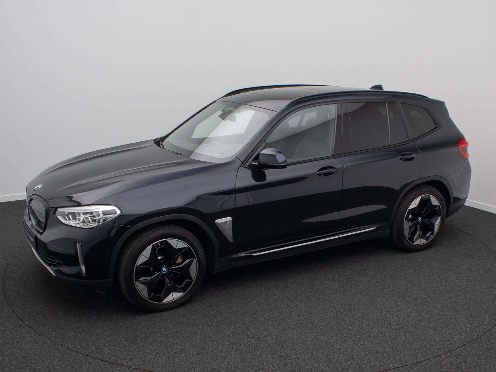 Fahrzeugabbildung BMW iX3 Impressive Alarm H/K 360°HUD Komfort Panoram