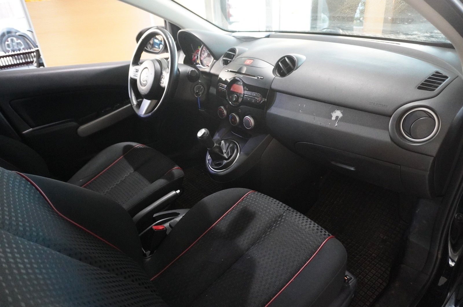 Fahrzeugabbildung Mazda 2 Lim. 1.6D SPORT LINE KLIMA/NEBEL/CD/TÜV/AHK