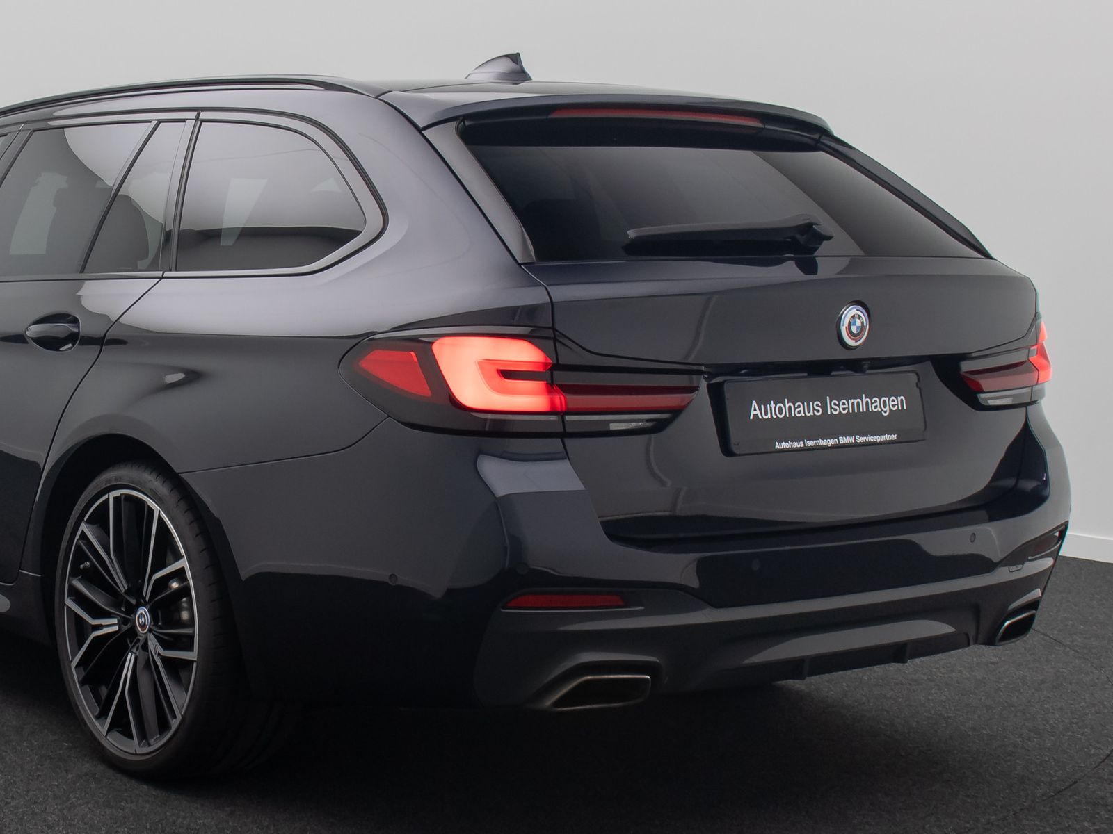 Fahrzeugabbildung BMW 530d xD MSport Individual 360&deg;H/K HUD DAB 20Zoll