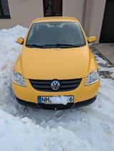 Volkswagen Fox 1,2 Standard gelb TÜV 06/27 8fach bereift  - Volkswagen Fox: Standard