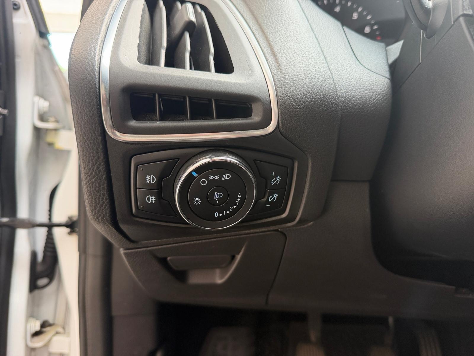 Ford Focus 2014 — photo 19