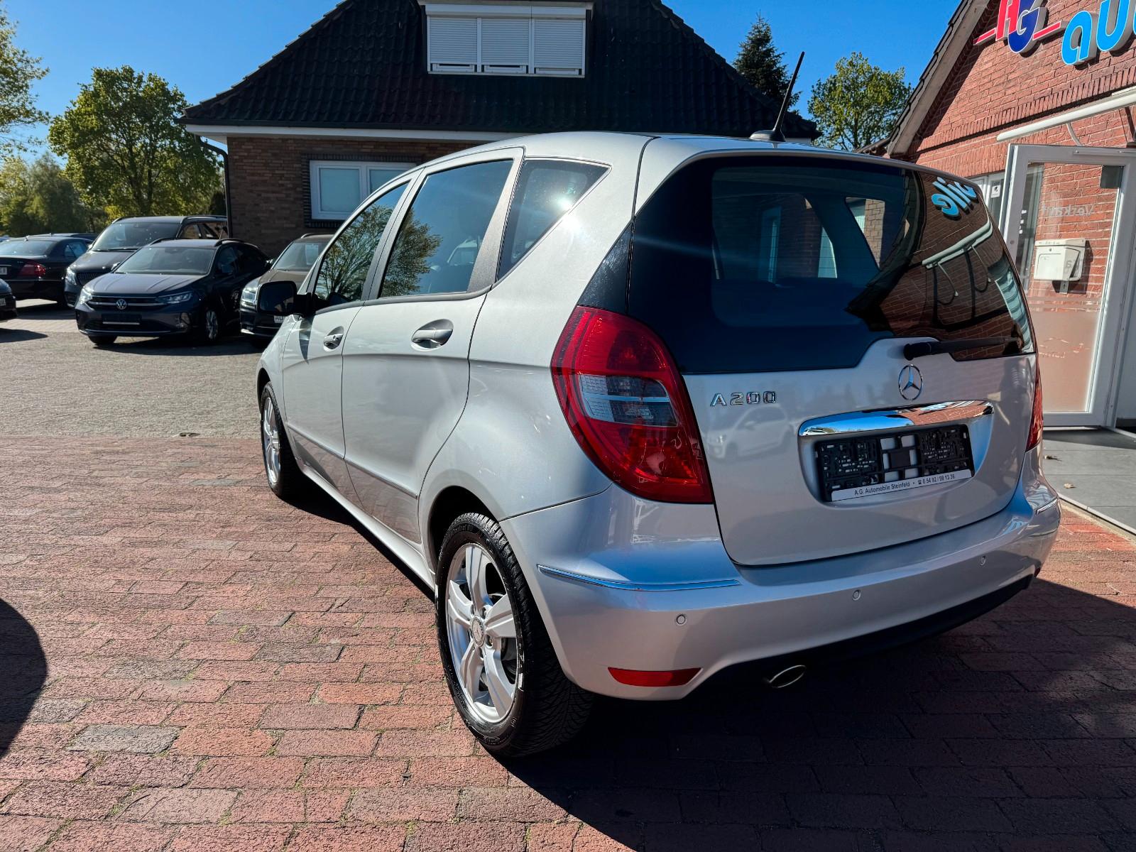 Mercedes-Benz A 200AUTOMATIK/TEMPO/NAVI/PDC/STZH/Avantgarde